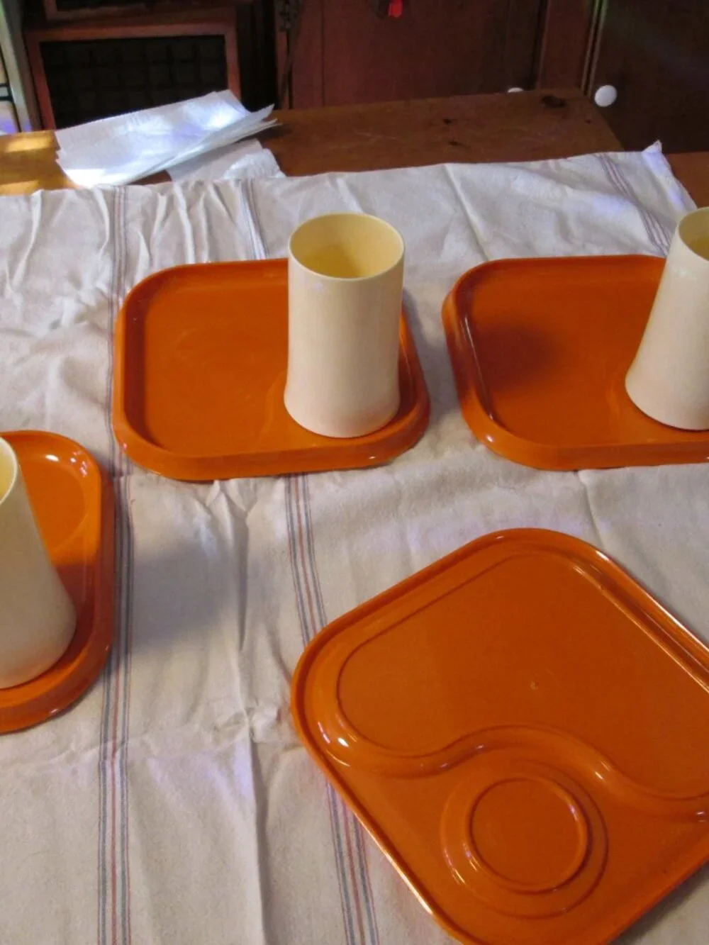 Vtg 4 pc luncheon melmac set small plates with cups 8.5 in and cups